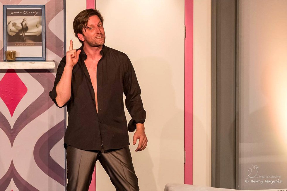 Scène du spectacle « Bonjour Ivresse » avec Thibault Moës à la Comédie Centrale de Liège.