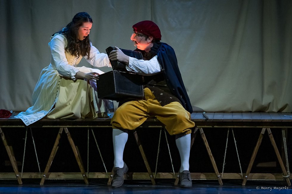 Scène du spectacle « La Belle et la Bête » de la Compagnie Imagin’Art asbl à Liège.